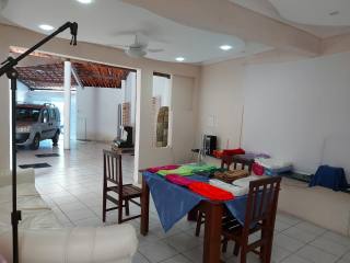 Vendo ou Troca-Casa em boa localização na Atalaia para Comércio ou Residência