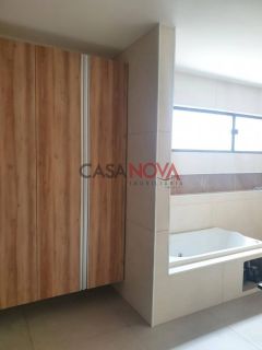 Casa com piscina em boa localização na Coroa do Meio