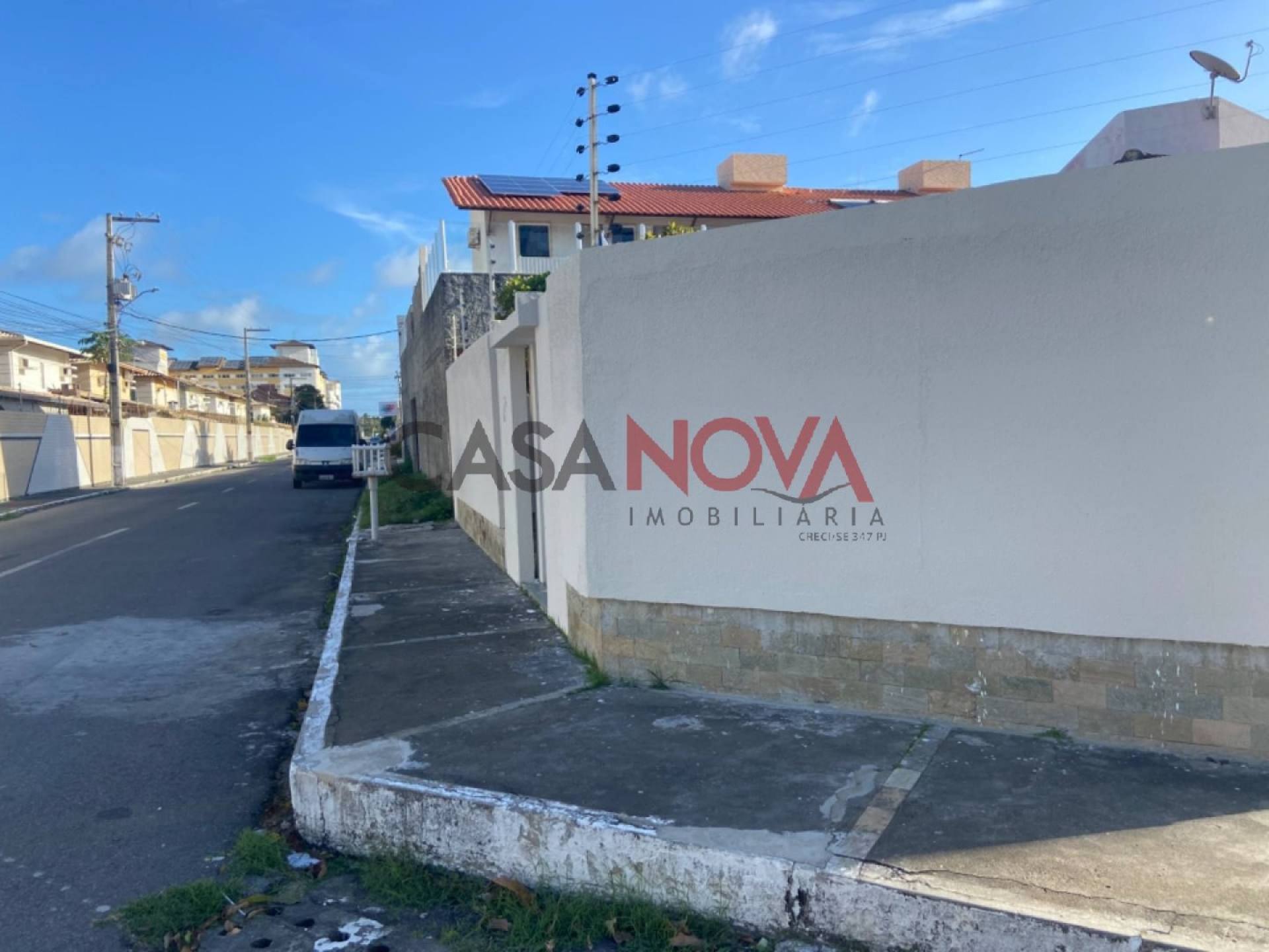 CASA DE ESQUINA EM BOA LOCALIZAÇÃO NA COROA DO MEIO