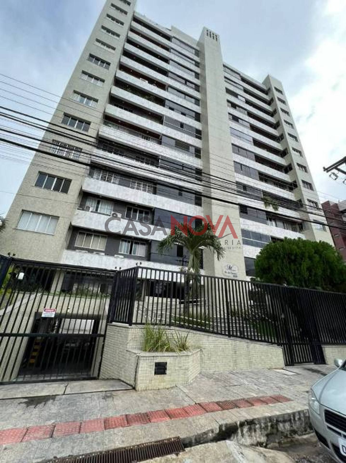 Apartamento na 13 de Julho com 4/4, sendo 1 suíte