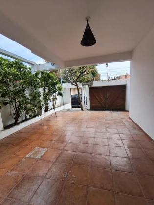 Casa 4/4 com piscina na Coroa do Meio