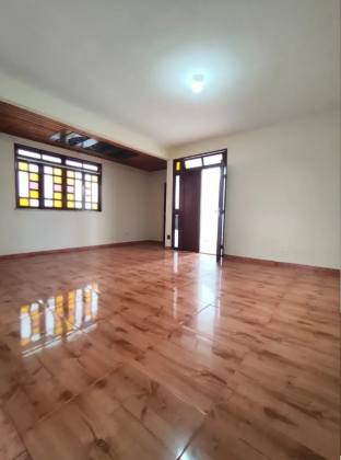 Casa 4/4 com piscina na Coroa do Meio
