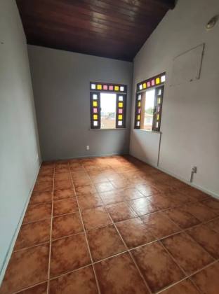 Casa 4/4 com piscina na Coroa do Meio