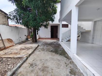 Casa 4/4 com piscina na Coroa do Meio