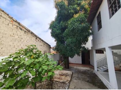 Casa 4/4 com piscina na Coroa do Meio