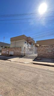 Setor 05, Perto da Upa, 2 Quartos, sala, banheiro social, cozinha, área de serviço externa e uma vaga de garagem numerada!