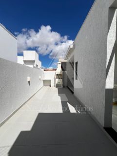 Casa em condomínio à venda