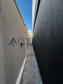 Alugo casa em condomínio fechado com 03 suítes