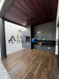 Alugo casa em condomínio fechado com 03 suítes