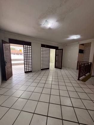 Casa à Venda no Centro de Campina Grande