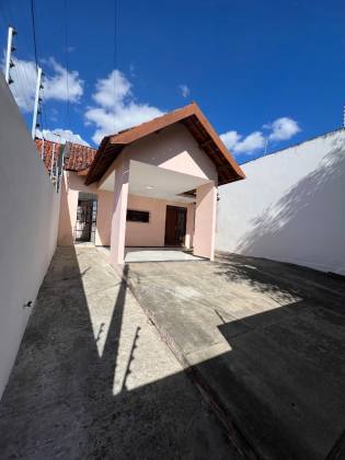 Casa pra locação no Catole com 03 dormitórios - próximo ao shopping