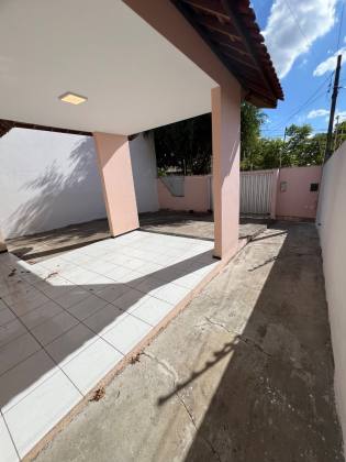 Casa pra locação no Catole com 03 dormitórios - próximo ao shopping