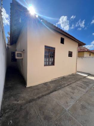 Casa pra locação no Catole com 03 dormitórios - próximo ao shopping