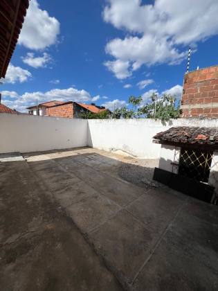 Casa pra locação no Catole com 03 dormitórios - próximo ao shopping