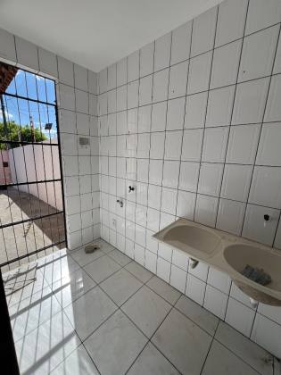 Casa pra locação no Catole com 03 dormitórios - próximo ao shopping