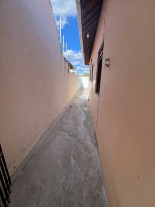 Casa pra locação no Catole com 03 dormitórios - próximo ao shopping