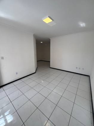 Casa pra locação no Catole com 03 dormitórios - próximo ao shopping