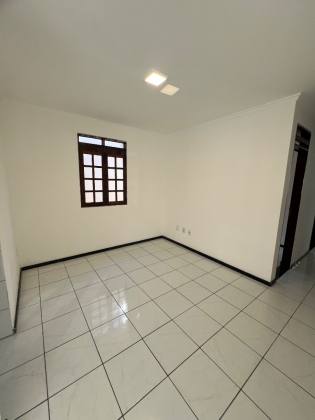 Casa pra locação no Catole com 03 dormitórios - próximo ao shopping