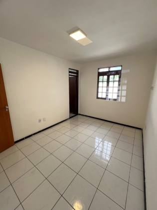 Casa pra locação no Catole com 03 dormitórios - próximo ao shopping