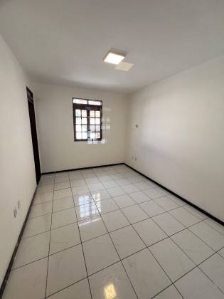 Casa pra locação no Catole com 03 dormitórios - próximo ao shopping