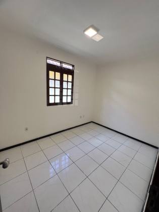 Casa pra locação no Catole com 03 dormitórios - próximo ao shopping