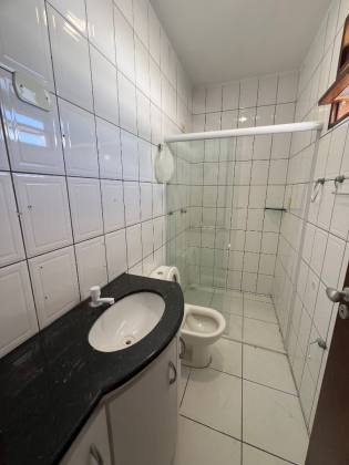 Casa pra locação no Catole com 03 dormitórios - próximo ao shopping