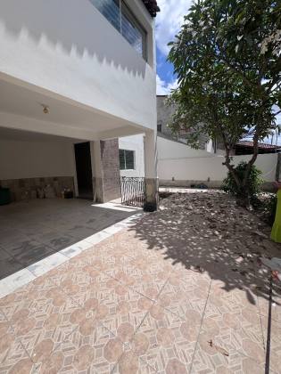 Casa a venda em região central