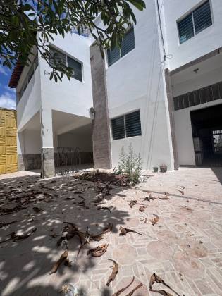 Casa a venda em região central