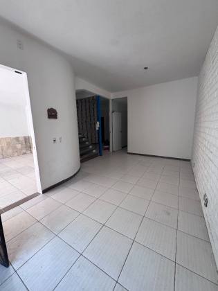 Casa a venda em região central