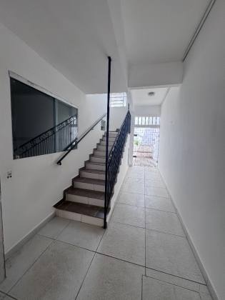 Casa a venda em região central