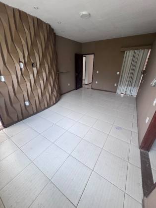 Casa a venda em região central