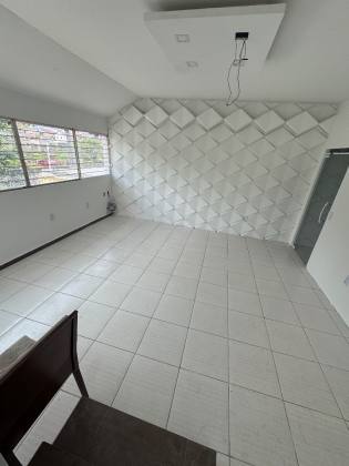 Casa a venda em região central