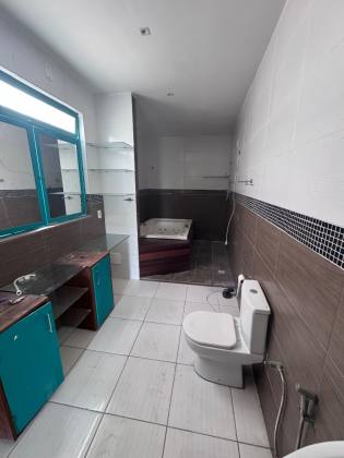 Casa a venda em região central