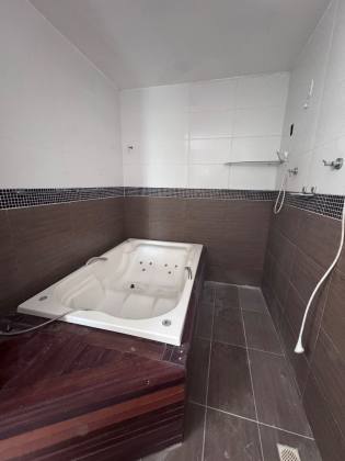 Casa a venda em região central