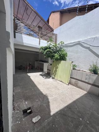 Casa a venda em região central