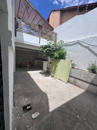 Casa a venda em região central