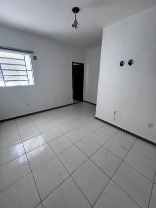 Casa a venda em região central