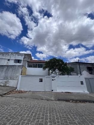 Casa a venda em região central