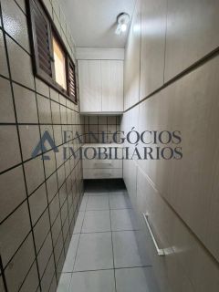 Casa Para Vender com 4 quartos 3 suítes no bairro Mirante em Campina Grande