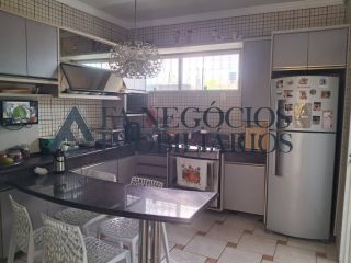 Casa a venda de 03 suítes no Itararé