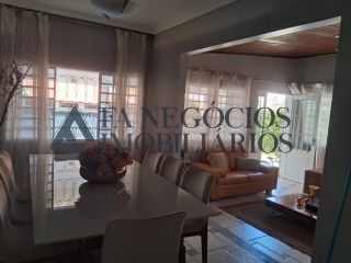 Casa a venda de 03 suítes no Itararé