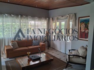 Casa a venda de 03 suítes no Itararé