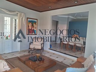 Casa a venda de 03 suítes no Itararé