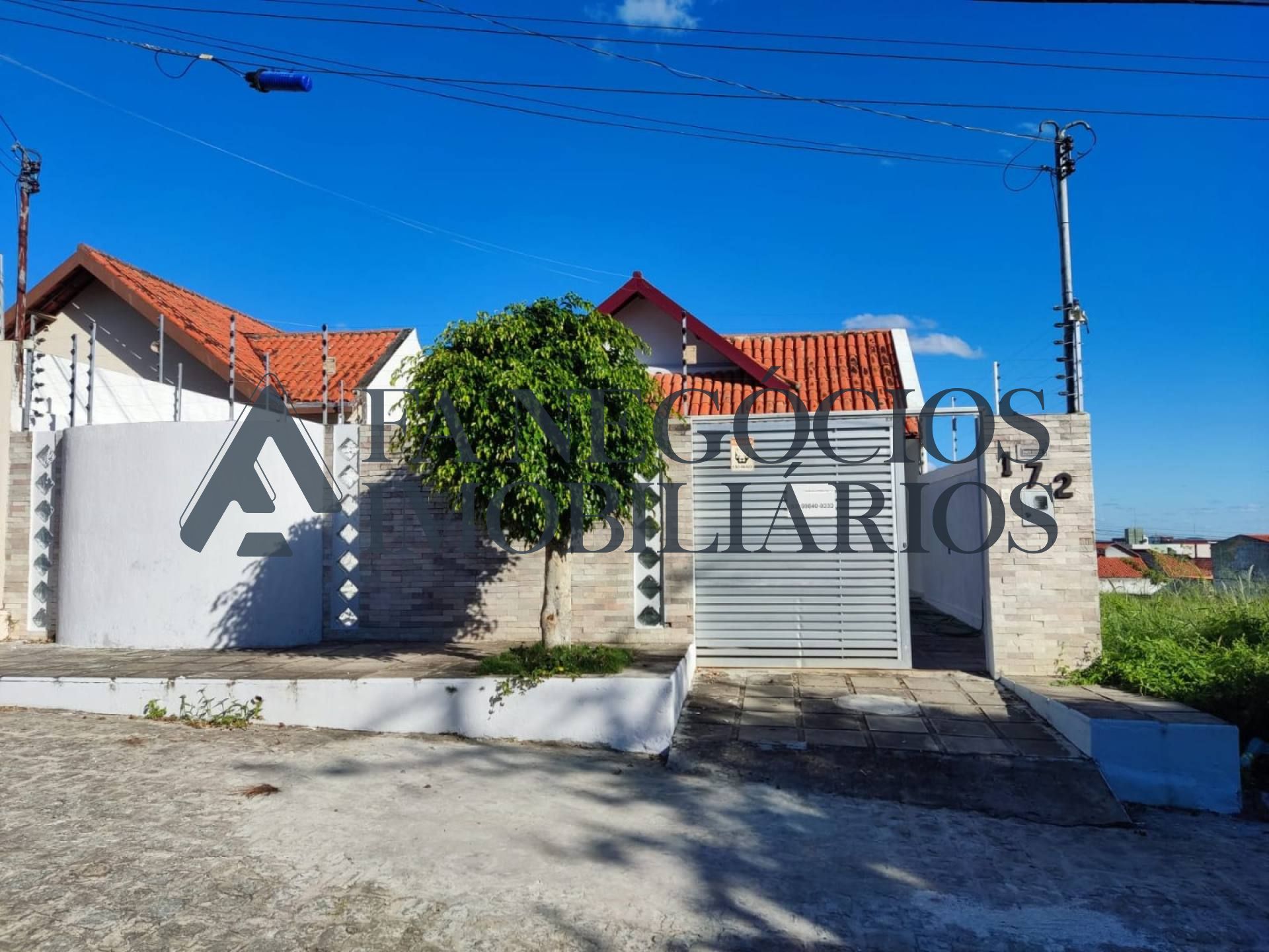 Casa com piscina a venda no Sandra Cavalcante