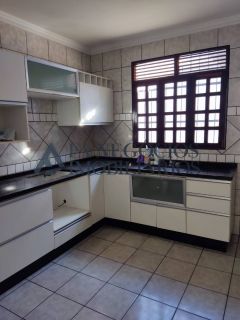 Casa com piscina a venda no Sandra Cavalcante