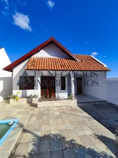 Casa com piscina a venda no Sandra Cavalcante