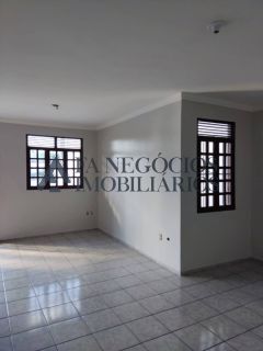 Casa com piscina a venda no Sandra Cavalcante