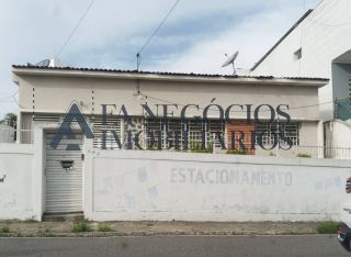 Alugo casa com área total 820m²