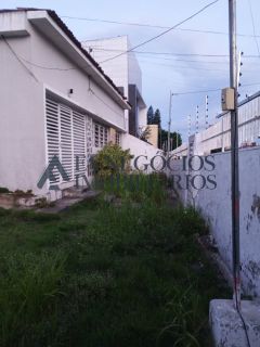 Alugo casa com área total 820m²