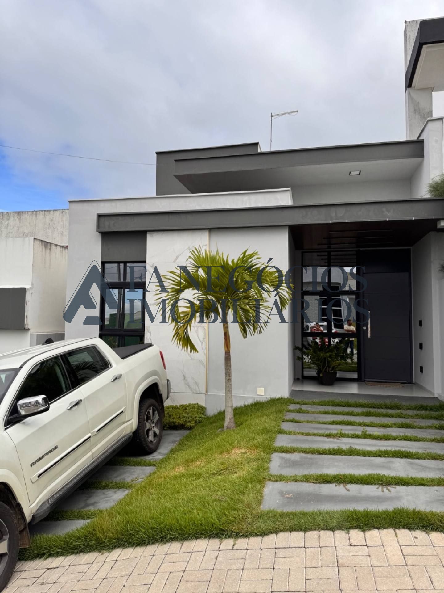 Casa à venda no Condomínio Montiville – Sofisticação e aconchego em cada detalhe.